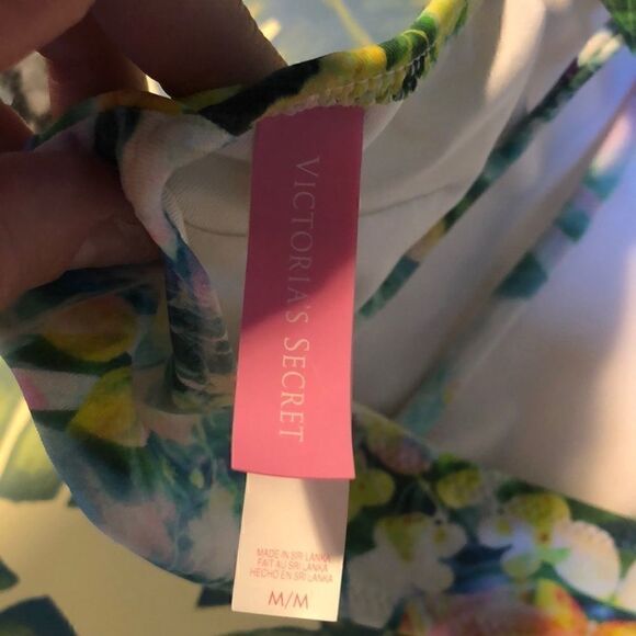 Victoria Secret Bikini Top geometric design - Picture 7 of 8